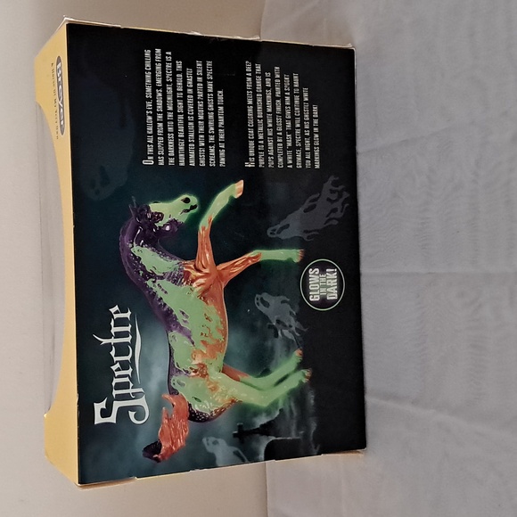 Breyer Spectre Halloween Traditional Model #1876 Glows In The Dark - Picture 2 of 13